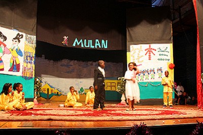 學(xué)生演出話(huà)劇《花木蘭》