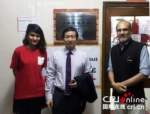 馬占武視察印度漢語(yǔ)水平考試考點(diǎn)