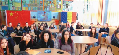 圖為學(xué)漢語(yǔ)的羅馬尼亞中學(xué)生