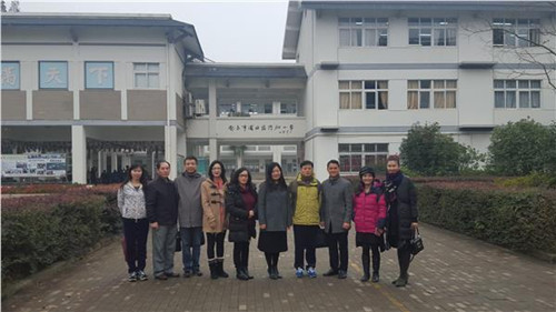 浦口區(qū)僑辦主任葉明才等人陪同美國舊金山南僑學校老師參觀了江蘇省華文教育基地南京市浦口區(qū)行知小學