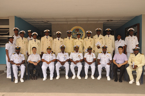 教師及首批海軍學員合影留念
