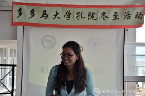 童俊老師為學(xué)生作講座