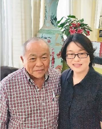 圖為本文作者(右)和王冠川先生