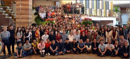 陳永栽博士、華教中心領(lǐng)導和全體外派教師合影留念