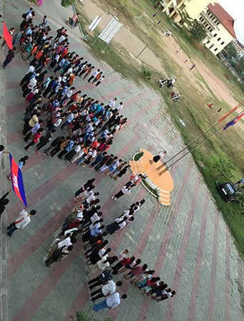 隊(duì)形“六周年”