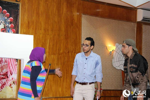 赫勒萬大學(xué)學(xué)生表演《裝修》