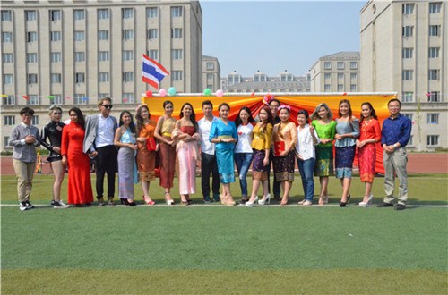 老師與參賽選手們合影