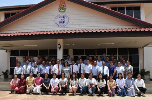 楊焱平會(huì)長(zhǎng)一行參訪清邁教聯(lián)高級(jí)中學(xué)