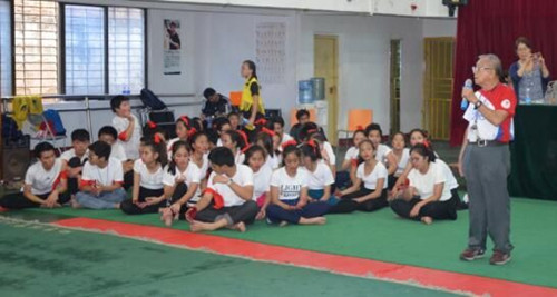 80歲團長莊榮箴主持啦啦操比賽