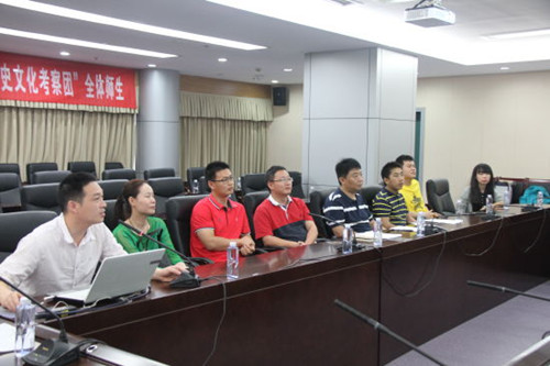 教師匯報授課準(zhǔn)備情況