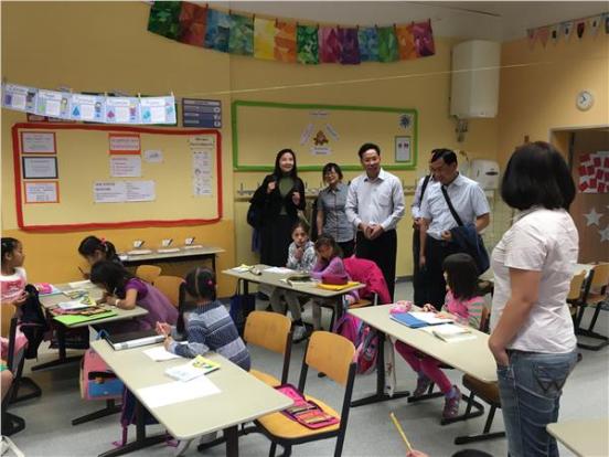 訪問團考察德國紐倫堡中文學校