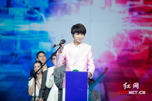 舞臺上的李施門