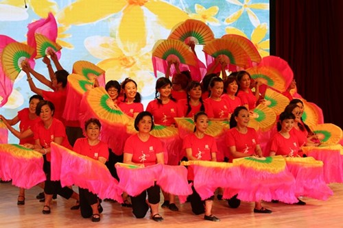 長(zhǎng)綢扇舞