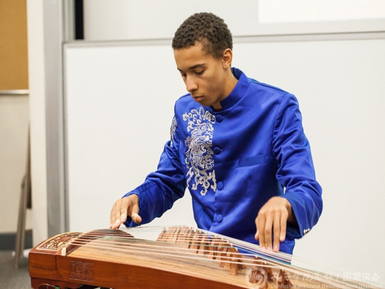 李駿獨奏《漁舟唱晚》