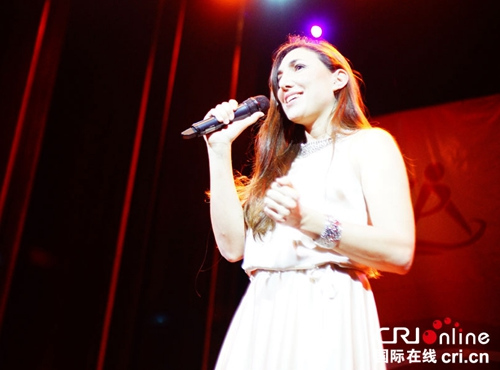 獲得一等獎(jiǎng)和赴華留學(xué)獎(jiǎng)學(xué)金的塞西莉亞演唱《我的歌聲里》
