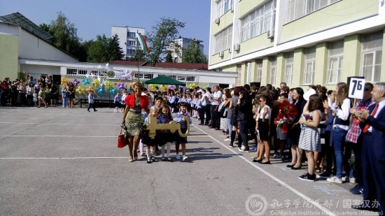 孔院人員參加第51中學(xué)開學(xué)典禮