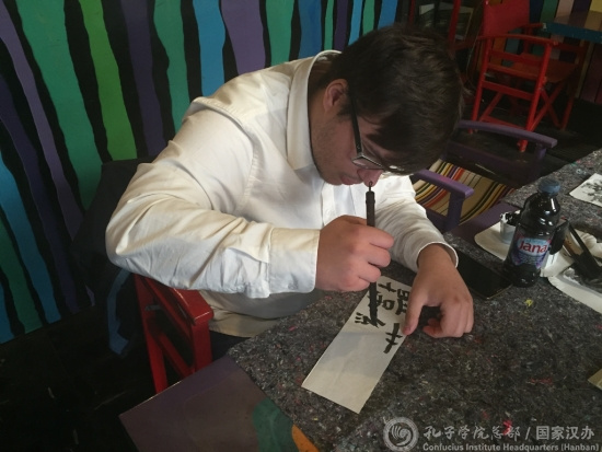 當(dāng)?shù)孛癖妱?chuàng)作書法作品