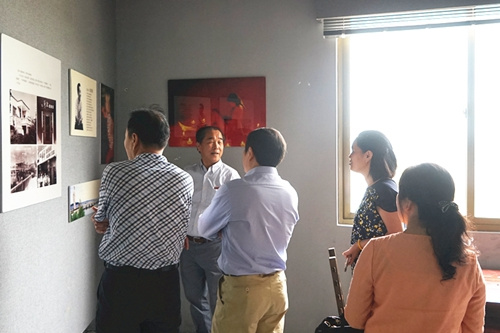 福建省僑辦到泉州華光學(xué)院考察華文教育工作