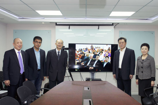 與馬來西亞開課現(xiàn)場特殊的合影