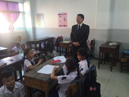 方文國(guó)參觀孔堤公學(xué)