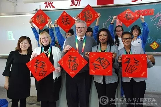 訪問重慶學(xué)校