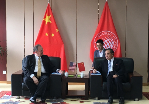 賈益民與詹姆·施密特會談