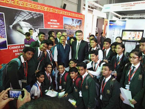 中國僑網(wǎng)合影