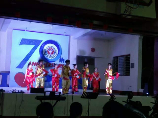 中國僑網(wǎng)腰鼓表演