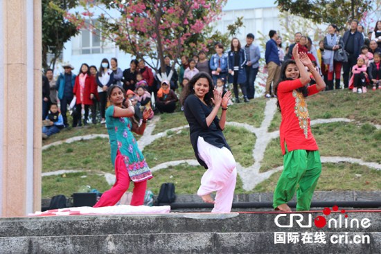 中國(guó)僑網(wǎng)留學(xué)生文藝匯演 攝影:陸唐士夫