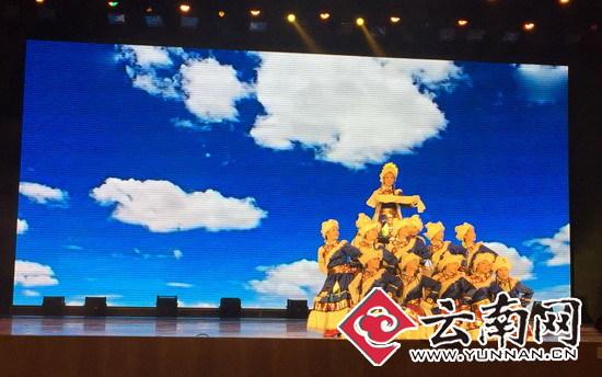 中國僑網(wǎng)該校國際學(xué)院中國學(xué)生帶來的藏族舞《心聲》