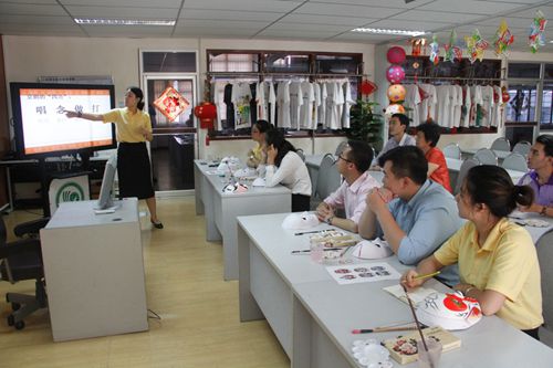 中國(guó)僑網(wǎng)志愿者教師“中國(guó)國(guó)粹文化”教學(xué)展示