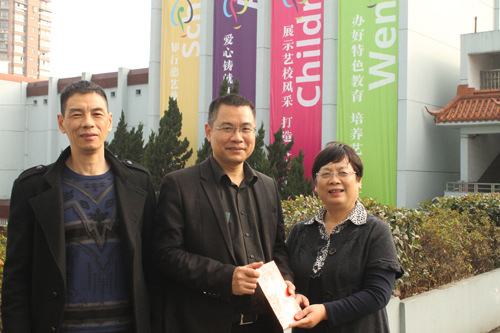 中國僑網(wǎng)合影