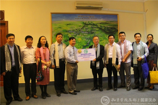 中國僑網(wǎng)吳哥窟世界文化遺產(chǎn)管理局漢語中心揭牌儀式