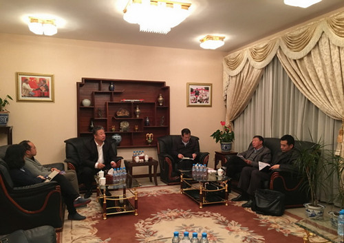 中國僑網(wǎng)中國駐摩洛哥大使館文化參贊石岳文主持會議