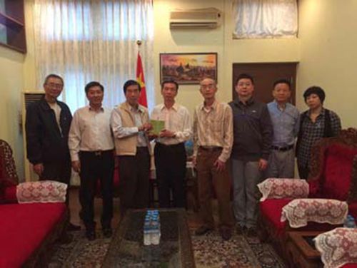 中國僑網(wǎng)合影