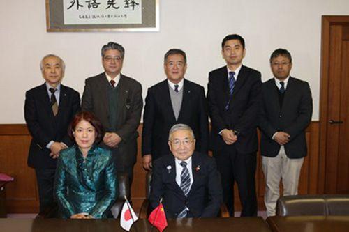 中國僑網(wǎng)合影