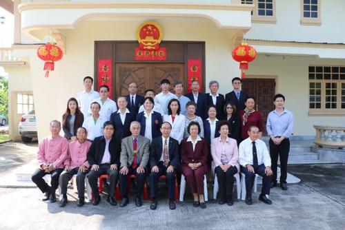 中國(guó)僑網(wǎng)合影