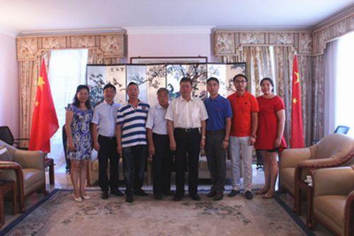 中國(guó)僑網(wǎng)合影