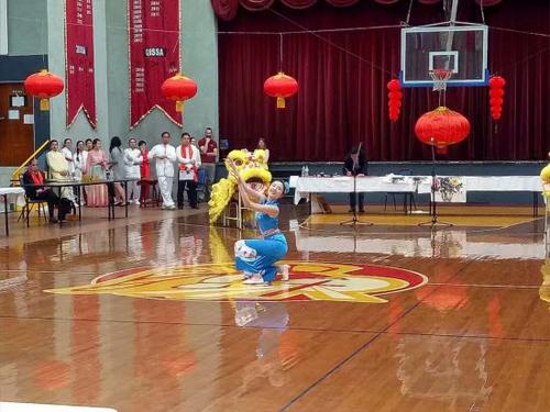 中國(guó)僑網(wǎng)舞蹈《同行》表演