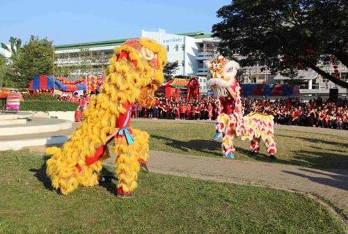 中國(guó)僑網(wǎng)學(xué)生精彩舞獅