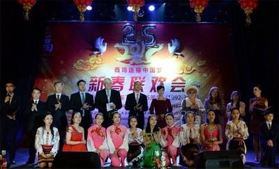 中國僑網(wǎng)合影