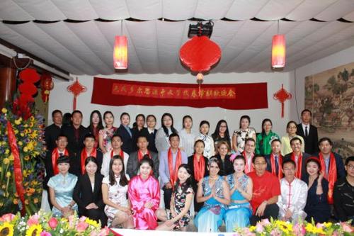 中國僑網(wǎng)合影