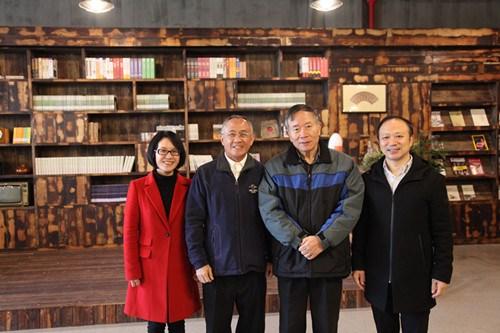 中國(guó)僑網(wǎng)合影