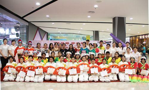 中國(guó)僑網(wǎng)合影