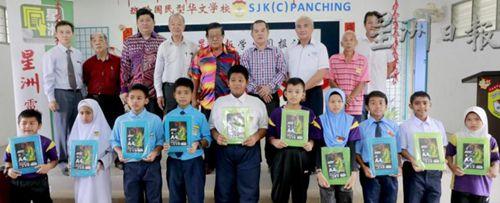 中國僑網(wǎng)合影 (馬來西亞《星洲日報》)