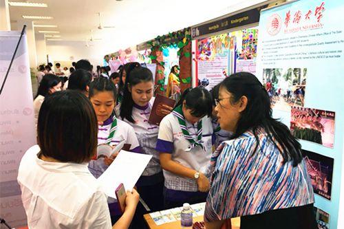 中國僑網(wǎng)招生咨詢現(xiàn)場