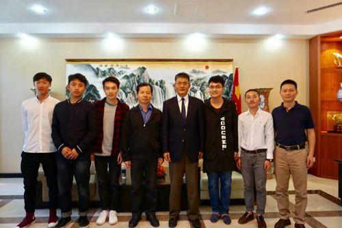 中國僑網(wǎng)合影