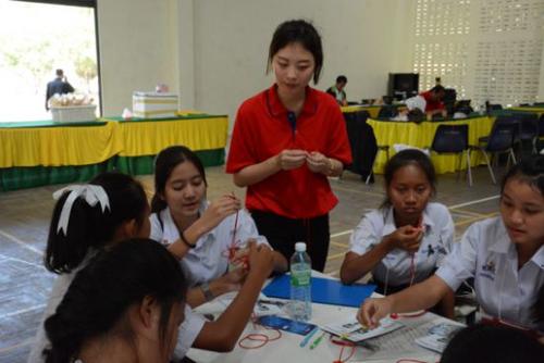 中國僑網(wǎng)學(xué)編中國結(jié)