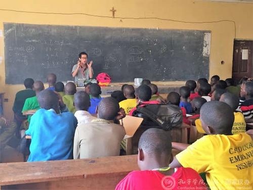 中國僑網(wǎng)孔院教師鐘江華講示范課