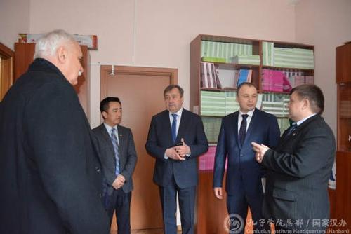 中國僑網(wǎng)烏克蘭教育部副部長一行訪問孔子學院